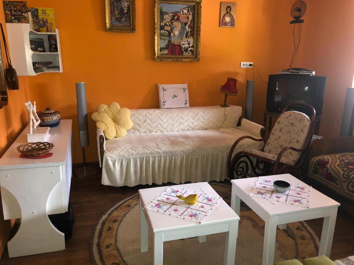 Salas Gnijezdo Bačka Palanka Esterno foto
